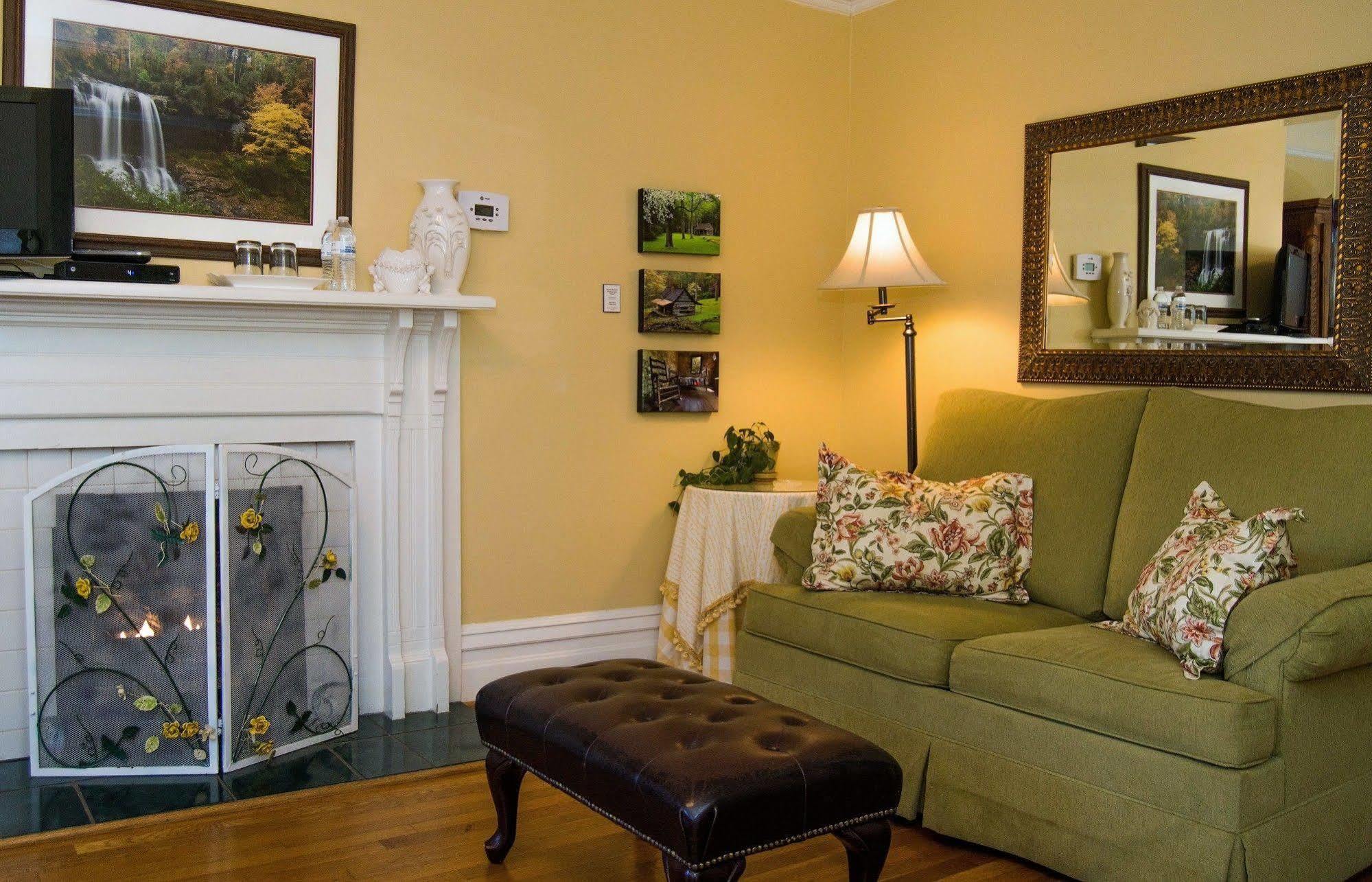 Oak Hill On Love Lane Bed And Breakfast Inn Waynesville Luaran gambar